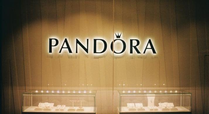 A Pandora továbbra is fényesen csillog – Nőtt a nyereség a vámok és árrobbanás ellenére is