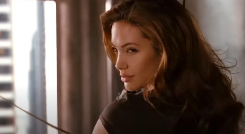 Véget ért a „drámázás”, Angelina Jolie újra kémnek áll