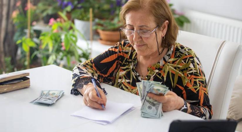 3 millió forintot is kaphatnak a nyugdíjasok - Ez a támogatás nekik is jár