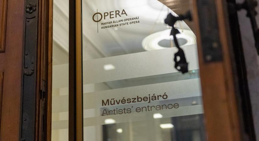 Eldőlt, elbocsátja dolgozóit az Operaház