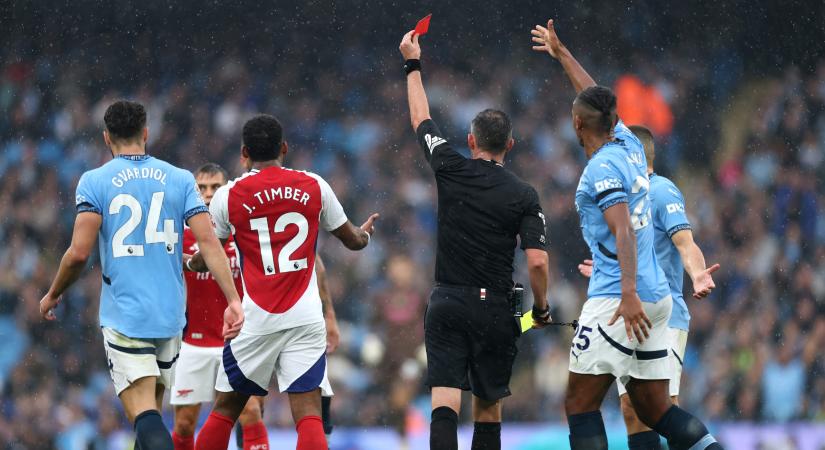 A VAR marad, a játékvezetői felfogás változik a Premier League-ben