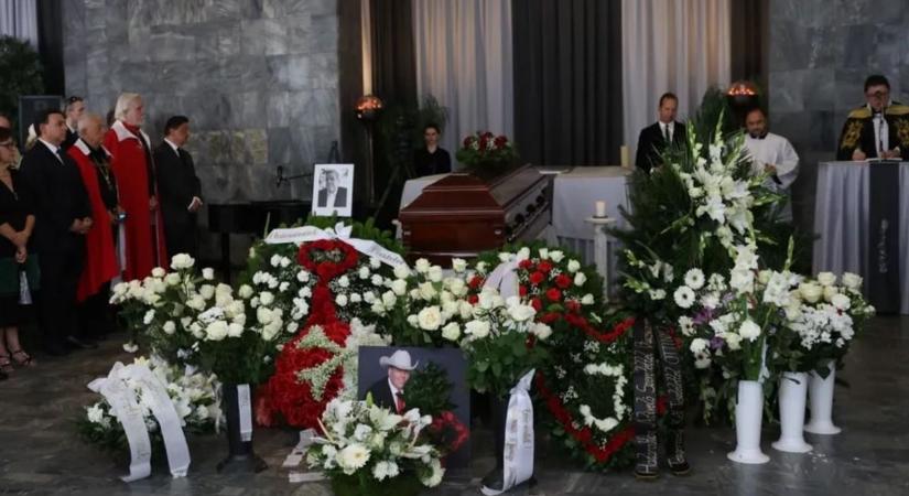 Schmuck Andor temetésén összetörtek a barátok, Fodor Zsóka sírva rohant ki a szertartásról