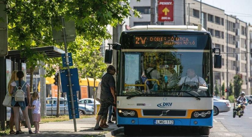 Több buszmegállót is áthelyeznek Debrecenben, mutatjuk, hol ne várja feleslegesen a buszt
