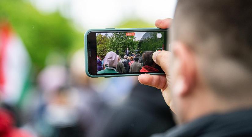 „Hátravinni, agyonlőni” – Magyar Péter megölésére buzdított egy internetes kommentelő