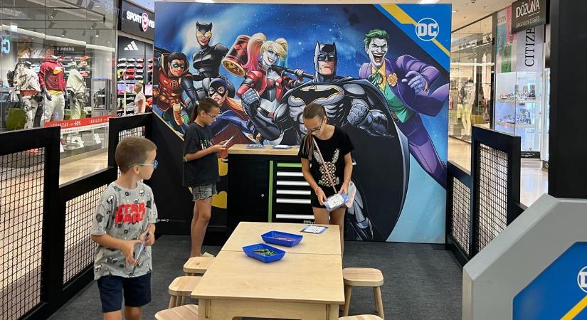 Szeged most Gothammá változott, száguldhatsz a Batmobillal és DC-hősökkel fotózkodhatsz – videóval, galériával