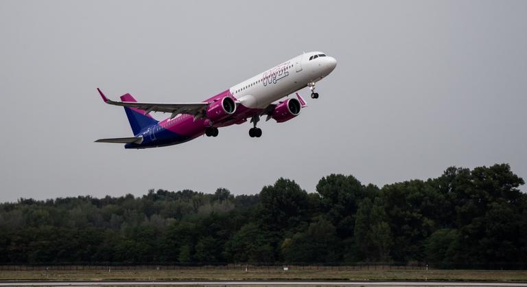Kiderítette a Wizz Air, ezért tapsolnak leszállást követően az utasok