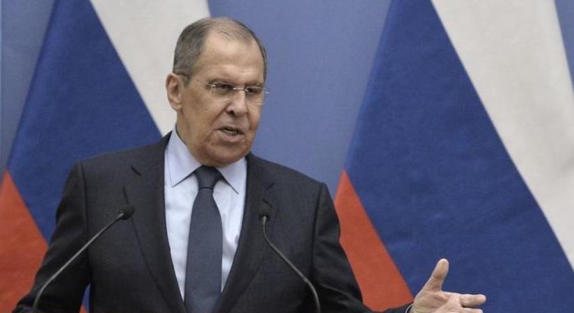 Ezt jelenti a cirill betűs felirat Lavrov pulóverén – a fél világot felbosszantotta