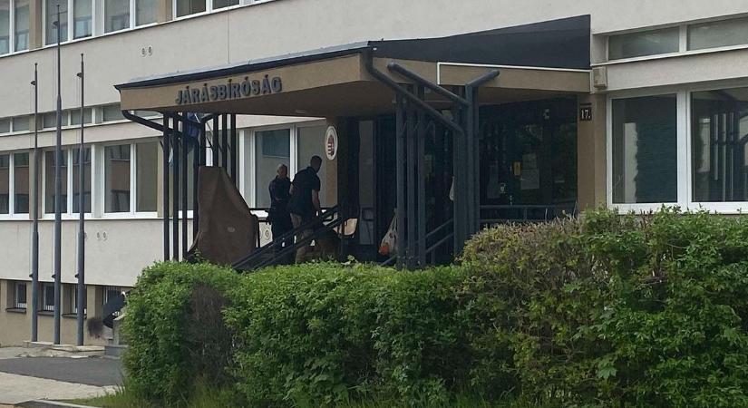 Pánik a városban: bombariadó borzolta a kedélyeket Tatabányán