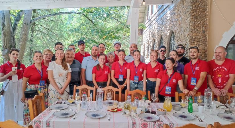 A Bartina néptáncosai is a szekszárdi delegációval tartottak