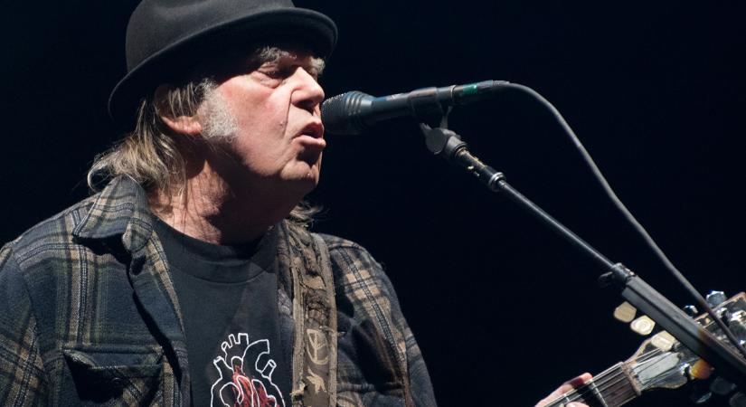 „Ha fasiszta vagy, vegyél Teslát!” – 46. albumán is őrzi kikezdhetetlen karakterét Neil Young
