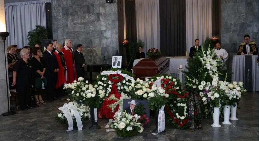 Dráma a ravatalnál: Fodor Zsóka kiborult Schmuck Andor búcsúztatásán – képek
