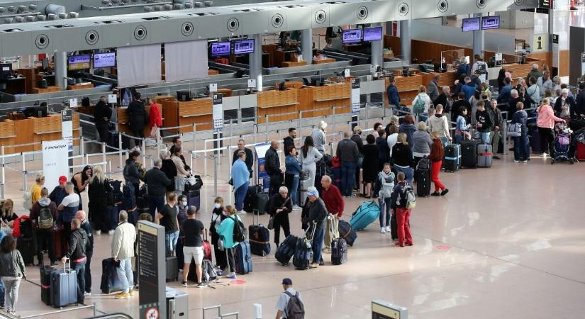Megkezdődött a sztrájk a reptereken: magyar utasok ezreit érintheti