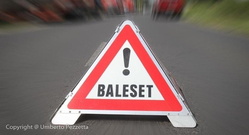 Árokba hajtott az autós a 76-oson