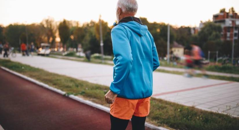 92 évesen futotta le a maratont: szívmelengető az olasz bácsi célfotója