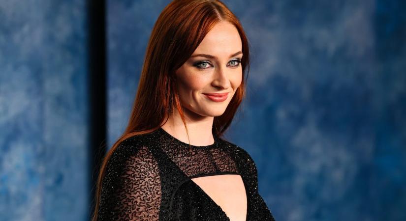 Sophie Turner azt mondja, egy A-listás celebpár miatta bontotta fel a jegyességét