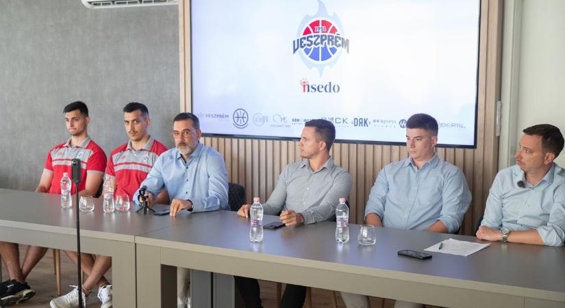 „Piroslik" a veszprémiek csoportja