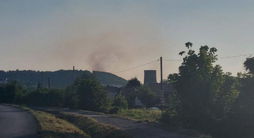 A bozót lángolt, a tűzoltók oltottak – és a gólzápor sem maradt el