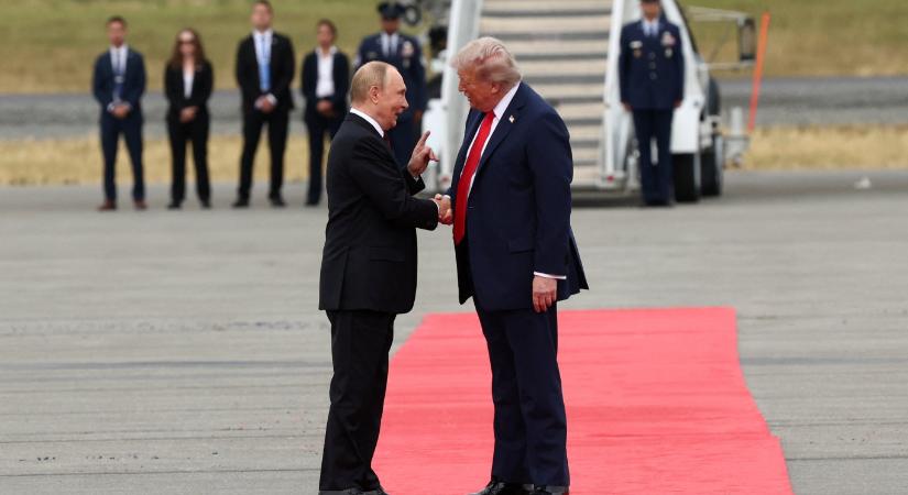 Putyin és Trump hat év után ismét kezet fogott