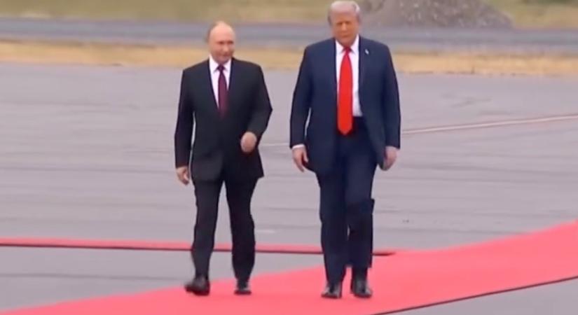 Történelmi videó: Putyin és Trump elnök kézfogása
