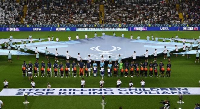 Az UEFA-t a vérvád terjesztésével vádolják, miután kitette a “Stop Killing Children” transzparenst a Szuperkupa-mérkőzésen