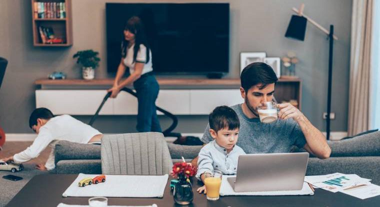 Sokkal többen mondanának fel, mint tavaly, ha megszűnne a home office