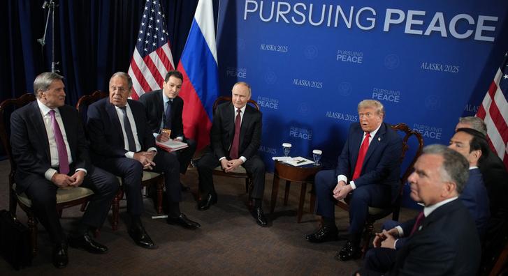 Ilyen kezdőcsapattal állt fel Putyin és Trump