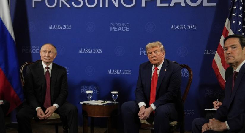 Itt a videó Trump és Putyin történelmi jelentőségű találkozásáról – így köszöntötte egymást a két elnök Alaszkába