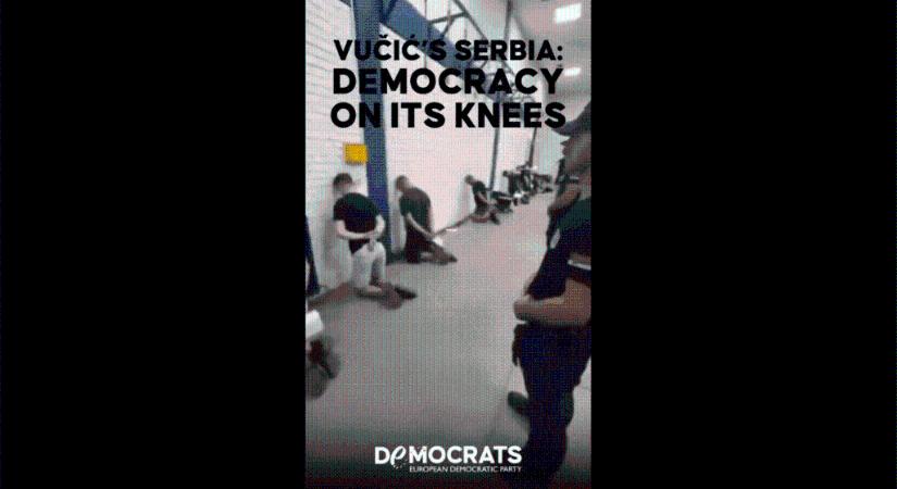 Megbilincselt kézzel, a fal felé fordulva térdelő diákok – így fest ma Vučić Szerbiája