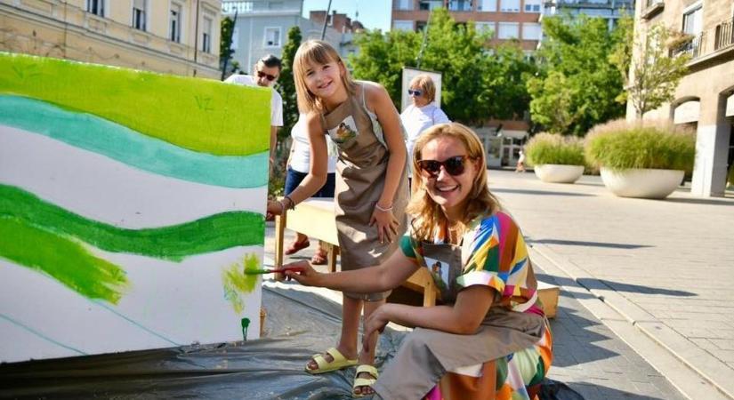 A hangulat már karneváli, készülnek az első virágkocsik Debrecenben! – fotó