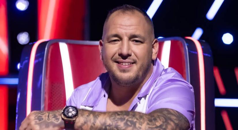 Curtis luxus körülmények között él: medencés otthona ennyire pazar