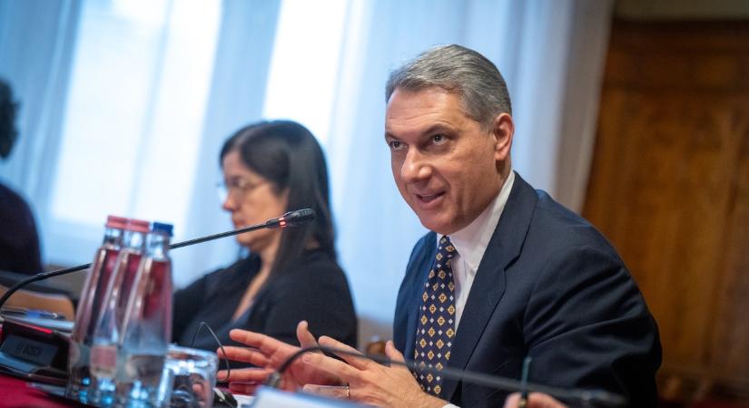 Lázár János hadat üzent a túlárazásoknak