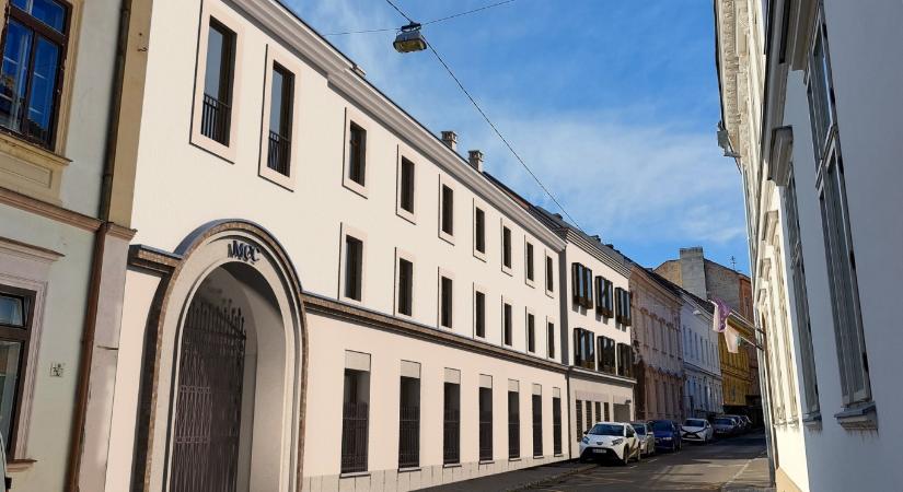 „Megmenti” az MCC a pécsi Nemzeti Casino lerohadt épületét, amit nem adtak el Orbánék a pécsi önkormányzatnak