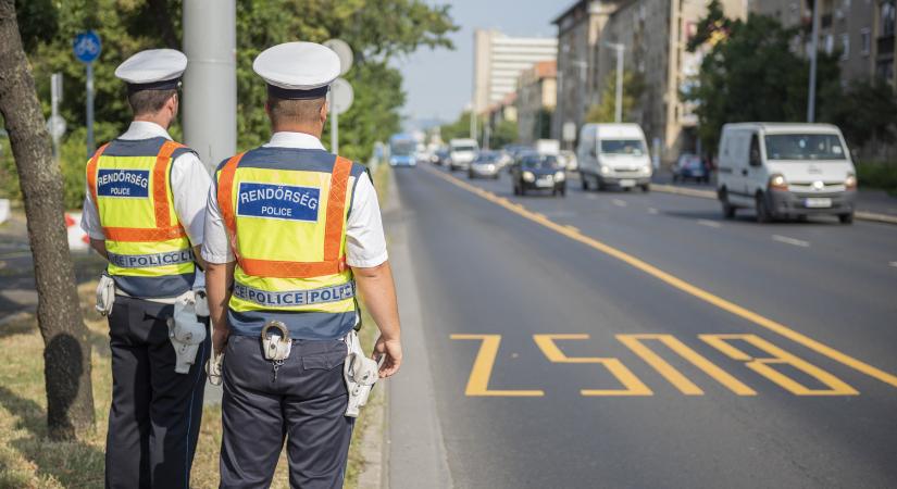Szabálytalan buszsávhasználókra hajtottak, valami mást is fogtak