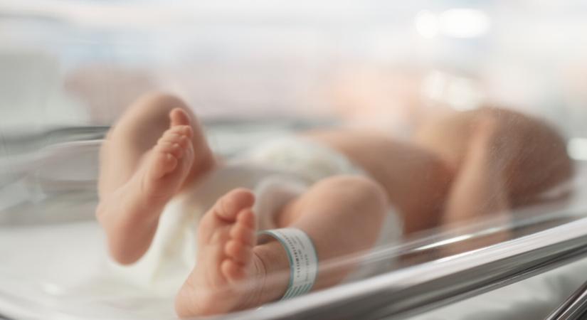 Megölte, bevásárlótáskába helyezte, majd az utcára dobta újszülött kisbabáját egy nő