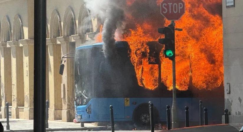 Újra lángoltak a BKV buszai – a dolgozók szerint időzített bombán utazunk