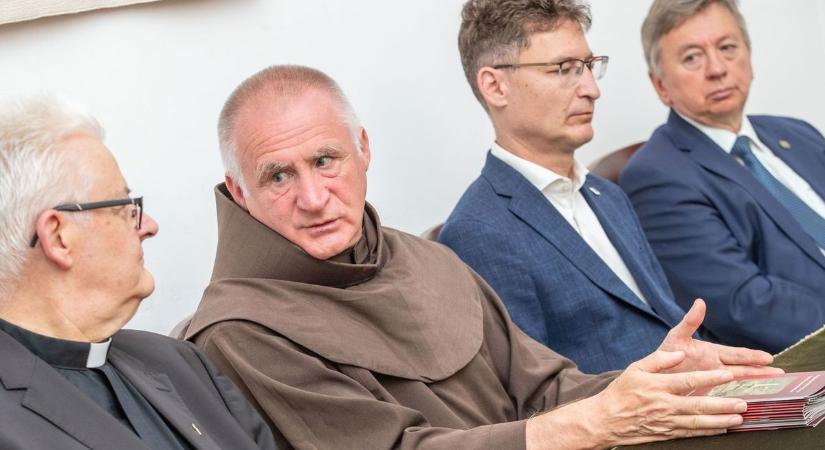 Már épül a csata emlékműve, de folytatják a gyűjtést