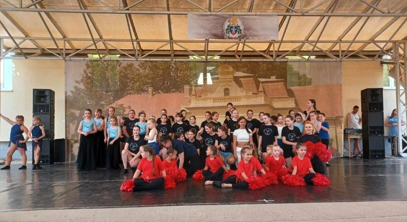 Látványos, emlékezetes jubileumra készül a Szentlőrinci Arabeszk Tánccsoport