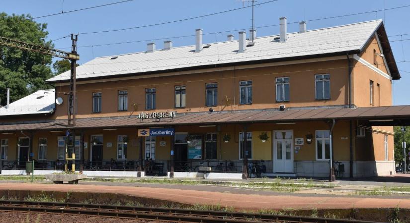 Megvan, mikor kezdődhet a jászberényi vasútállomás felújítása, mutatjuk a legújabb részleteket