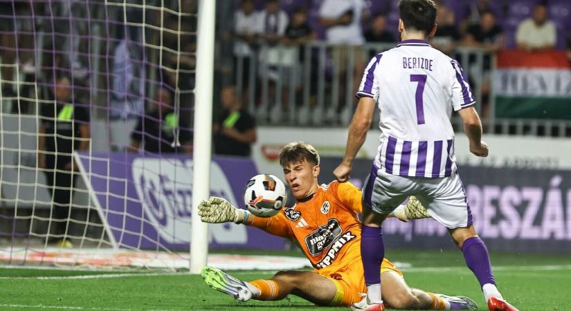 "Rajtunk röhög az ország" - Röhejes hiba miatt tajtékoznak az Újpest-szurkolók - Fotó
