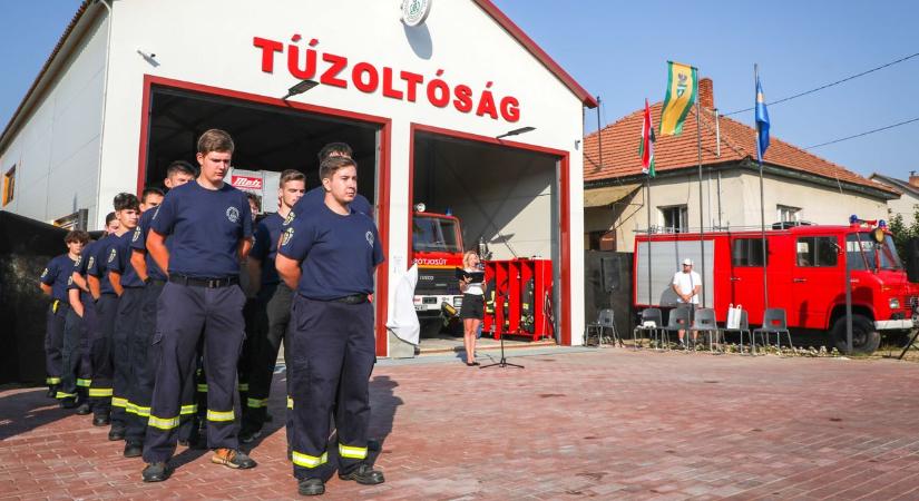 Tűzoltó felvonulás, bajnokság és ünnepség csábított mindenkit Felsőzsolcára - fotók!