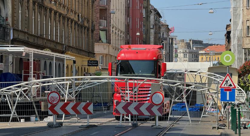 Villamos helyett hullámvasút – Pikó Józsefvárosában így bénítják a közlekedést