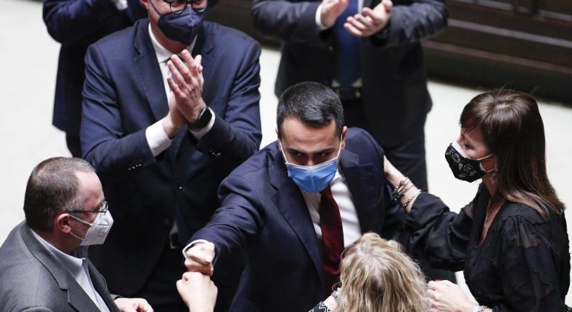 Az olasz kormányfő megnyerte az első bizalmi szavazást