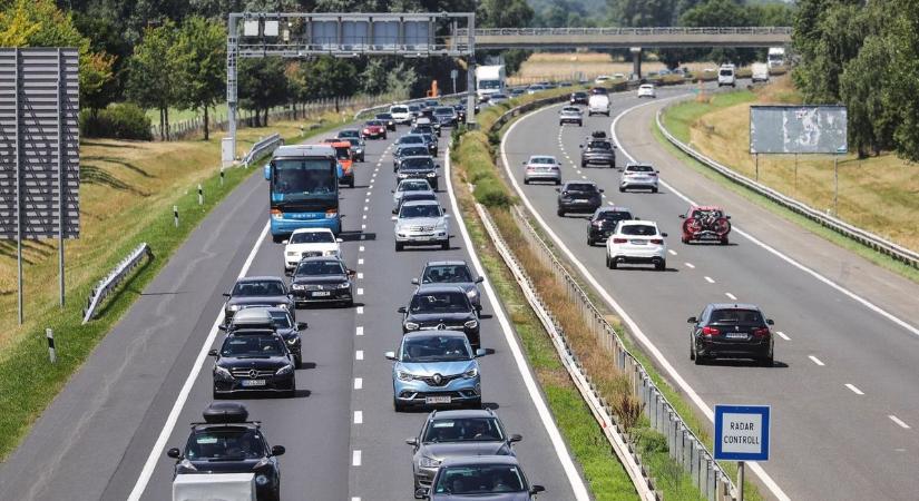 Fontos bejelentést tett Lázár János az M1 autópályáról - kiderült mikor indul a hatsávosítás