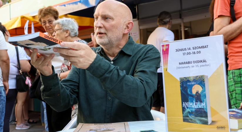 Állatian emberi világot mutat be Marabu első nagyregényében