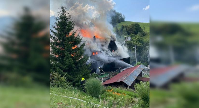 Leégett egy panzió a népszerű szlovákiai üdülőhelyen, több millió eurós a kár