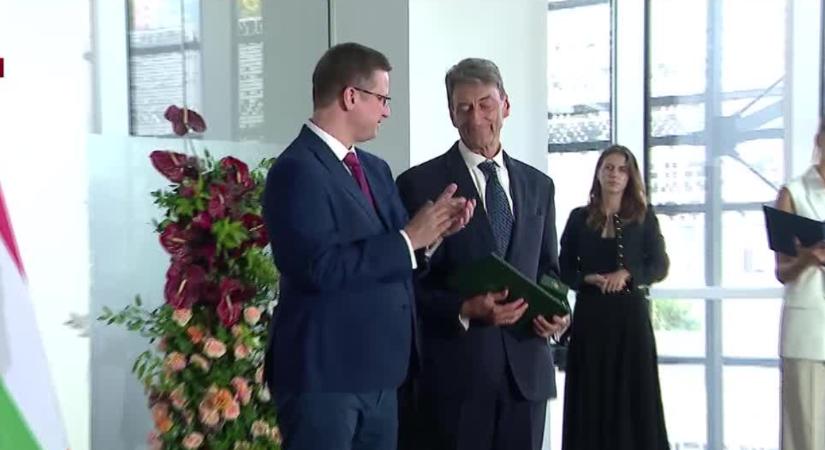 Gulyás Gergely: Az országot az áldozatos teljesítmények működtetik  videó
