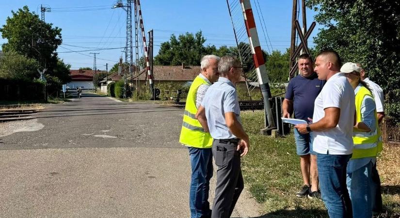 Megújul a tiszafüredi úti vasúti átjáró