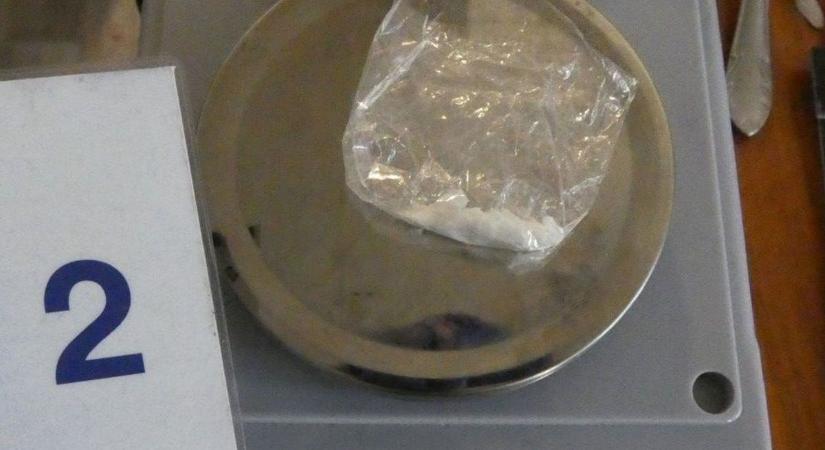 Kábítószert terjesztettek a hevesi faluban – fiatalkorúaknak is jutott a szerből