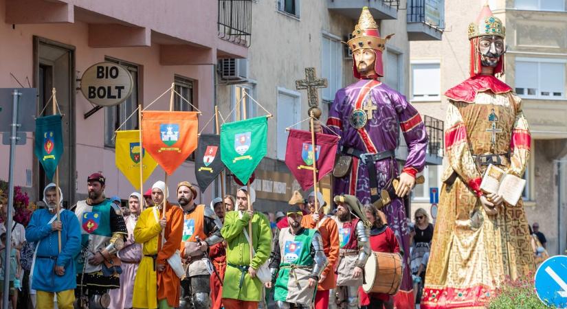 Királyok vonultak a belvárosban (galéria, videó)