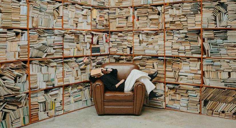 Megint új könyvet vettem, pedig ott a polcon a sok olvasatlan – a jelenségnek neve is van: tsundoku